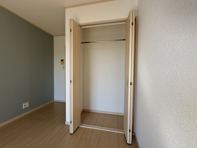 川崎市麻生区岡上５丁目のアパートの収納