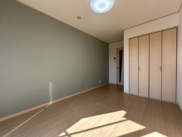 川崎市麻生区岡上５丁目のアパートの寝室