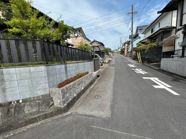 中古戸建　犬山市大字前原字向屋敷　平成6年築の前面道路含む現地写真