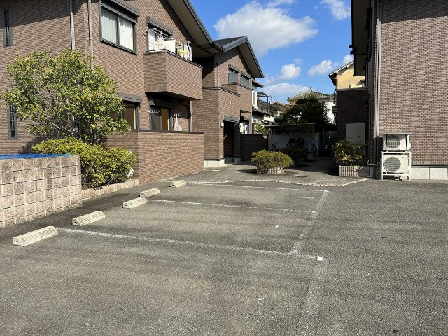 メル・ベイユAの駐車場