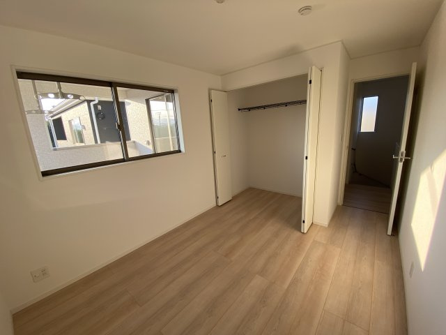 【いわき市四倉町第19/2号棟】　新築建売　四ッ倉駅まで徒歩12分　の洋室|同施工　■□■居室の写真です■□■　
木の温もりがナチュラルでくつろげる空間ですね。