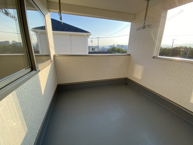 【いわき市四倉町第19/2号棟】　新築建売　四ッ倉駅まで徒歩12分　のバルコニー|同施工　■□■バルコニーの写真です■□■　お布団など大きいものも、充分に干せる広さがございます。