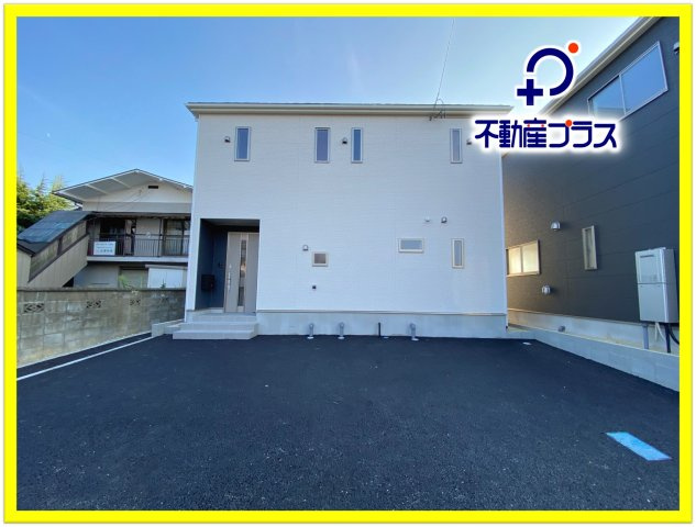 【いわき市四倉町第19/2号棟】　新築建売　四ッ倉駅まで徒歩12分　の前面道路含む現地写真|同施工　外壁仕上げ材は窯業系サイディング。裏面に付着した汚れが、雨水によって流れ落ちやすい「防汚機能付きサイディング」を採用。外壁の美しさが長持ちします♪
