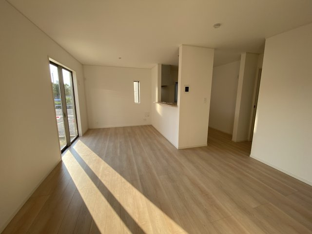 【いわき市四倉町第19/2号棟】　新築建売　四ッ倉駅まで徒歩12分　の居間・リビング|同施工　■□■リビングの写真です■□■　広いリビングで快適に、ゆったりと過ごせますね♪