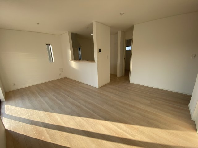 【いわき市四倉町第19/2号棟】　新築建売　四ッ倉駅まで徒歩12分　の居間・リビング|同施工　■□■リビングの写真です■□■　家族団らんの時間が増えそうなリビングですね。