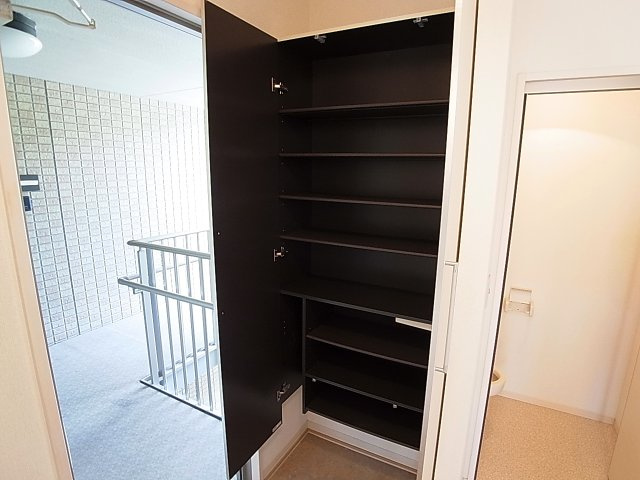 プロスペラールの玄関|大型シューズＢＯＸもございます