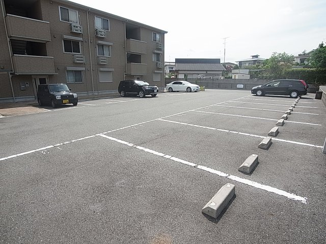 プロスペラールの駐車場|敷地内の広々した駐車場
