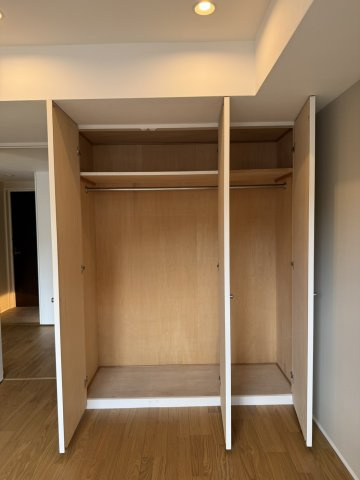 ラフィネ茗荷谷レジデンスの収納|6.2帖の洋室のクローゼット。