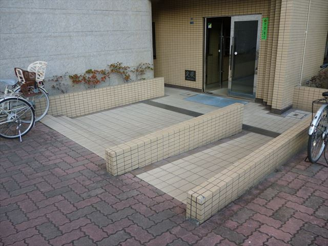 ヴェーネル滝沢のエントランス