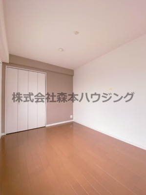 【寝室】 | 　バーレン池田 | 落ち着いて過ごせるお部屋なので、寝室にいかがでしょうか