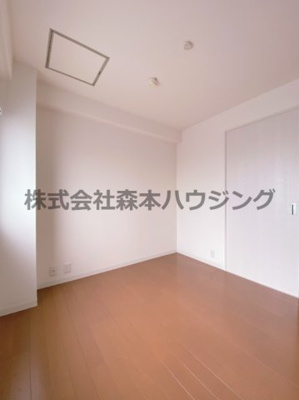 【洋室】 | 　バーレン池田 | 落ち着いた色調の洋室です