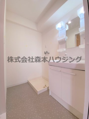 【洗面所】 | 　バーレン池田 | 忙しい朝には欠かせない洗面所です