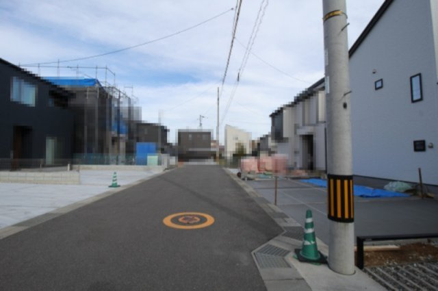 高知市鴨部　１号棟　新築戸建　【全2区画】3期2棟1　の前面道路含む現地写真|【一方】　北側　幅　6.0ｍ　公道　接面:10.3ｍ
