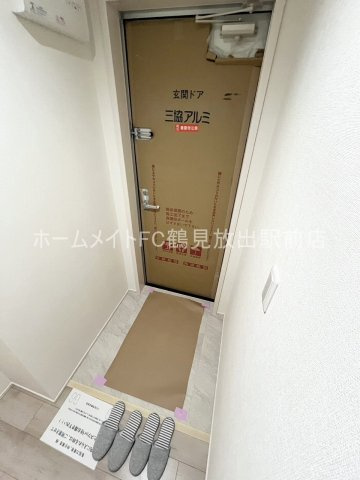 大阪市城東区東中浜５丁目のアパートの玄関