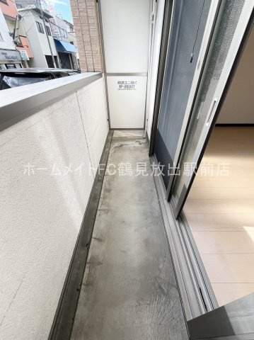 大阪市城東区諏訪４丁目のアパートのバルコニー