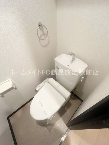 大阪市城東区諏訪４丁目のアパートのトイレ