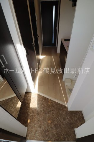 大阪市鶴見区放出東３丁目の賃貸マンションの玄関