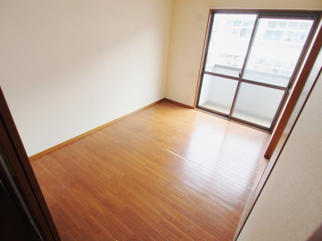 リヴェール小田　B棟の寝室|※別部屋の写真です。参考下さい。改装中。
