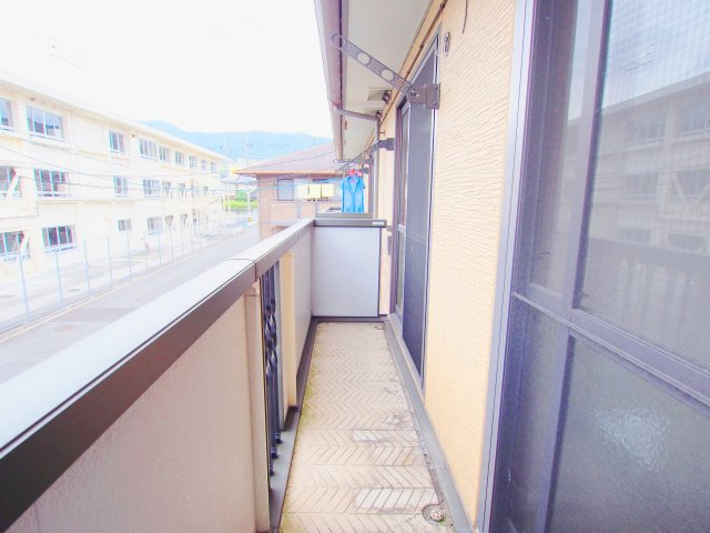 リヴェール小田　B棟のバルコニー|※別部屋の写真です。参考下さい。改装中。