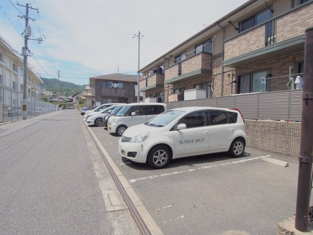 リヴェール小田　B棟の駐車場