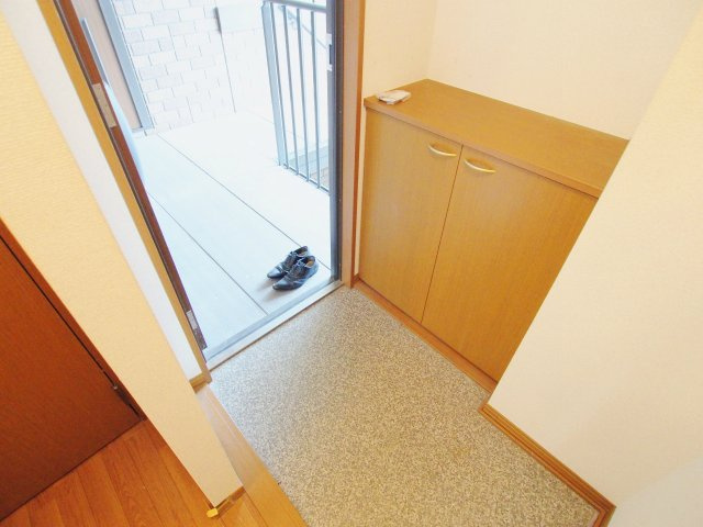 リヴェール小田　B棟の玄関|※別部屋の写真です。参考下さい。改装中。