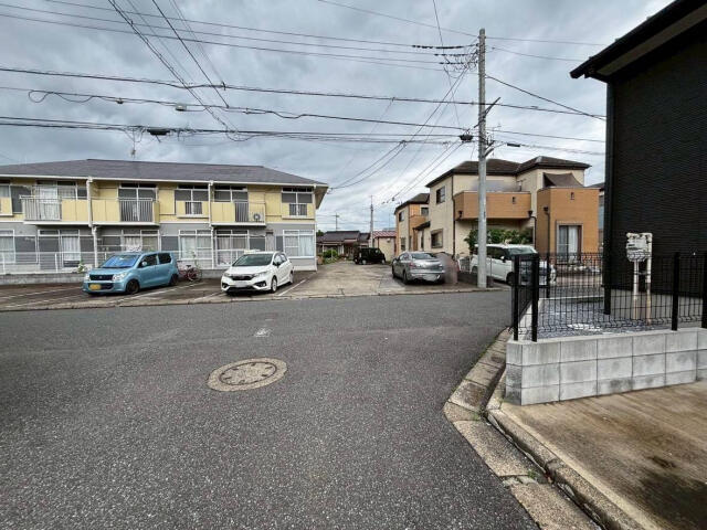ブルーミングガーデン　鎌ケ谷市東初富４丁目１棟／１期１号棟の前面道路含む現地写真|7.3前面道路