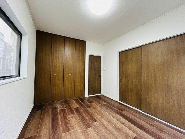 市川市下貝塚２丁目３１－１８の洋室