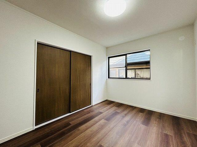 市川市下貝塚２丁目３１－１８の洋室