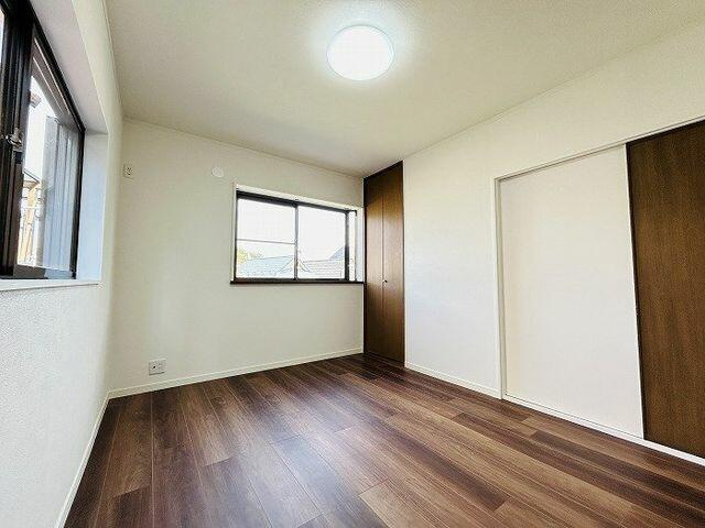 市川市下貝塚２丁目３１－１８の洋室