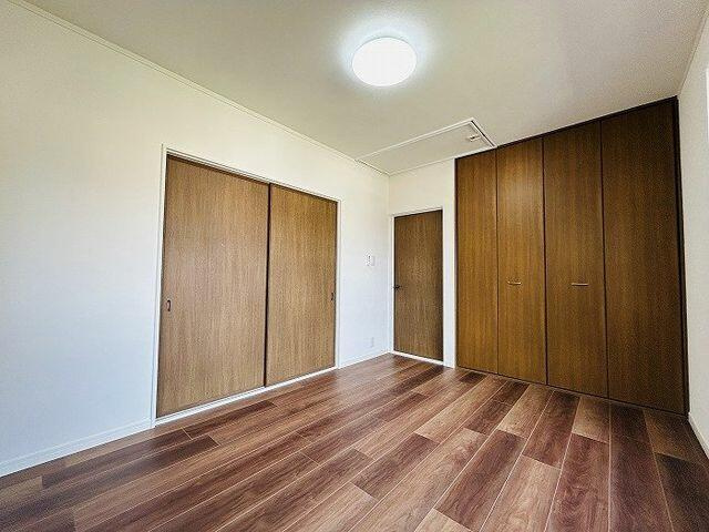 市川市下貝塚２丁目３１－１８の洋室