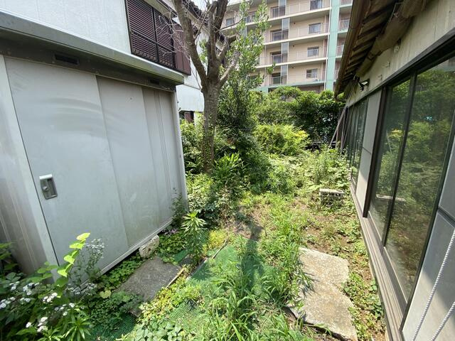 船橋市三山１丁目戸建の庭|庭には物置もあります♪