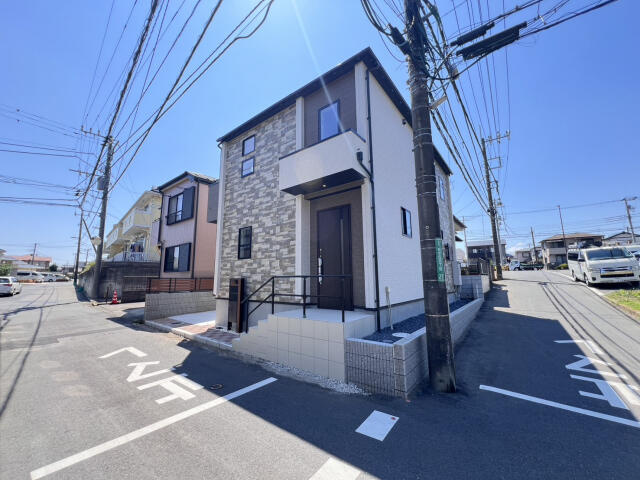 ブルーミングガーデン　船橋市松が丘５丁目１棟／１期１号棟の前面道路含む現地写真|【外観】