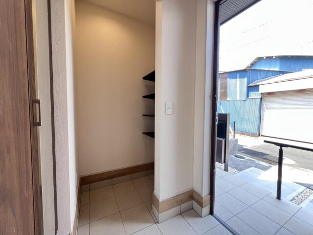 ブルーミングガーデン　船橋市松が丘３丁目２棟／１期１号棟の収納|【1号棟玄関土間収納】