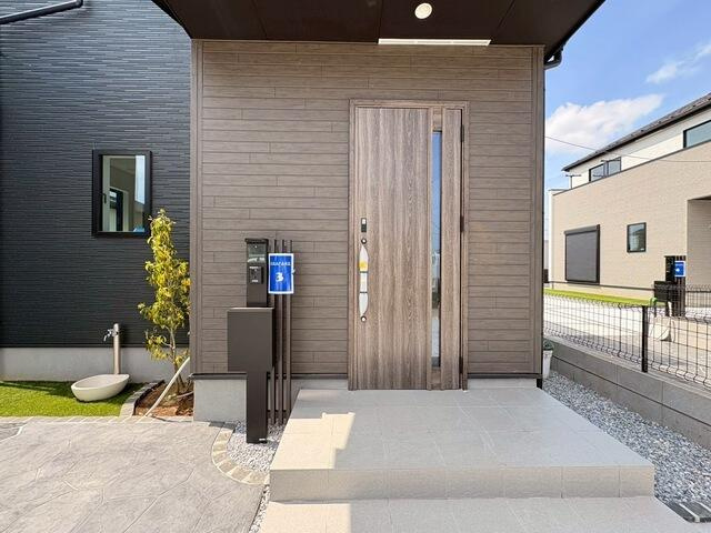 ４２７３船橋市二和東１１期１３棟の玄関