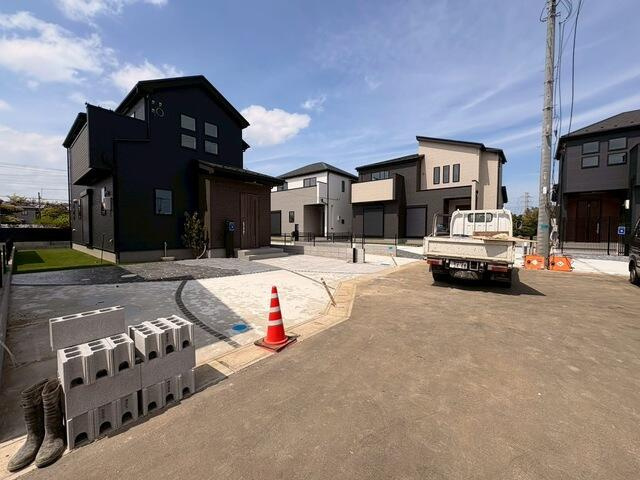 ４２７３船橋市二和東１１期１３棟の前面道路含む現地写真