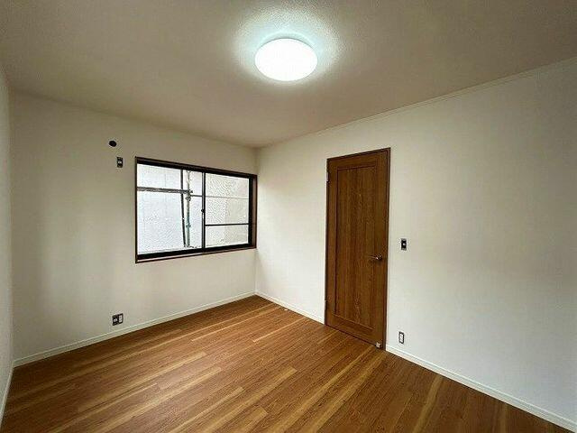 船橋市二和西４丁目３０－７の洋室