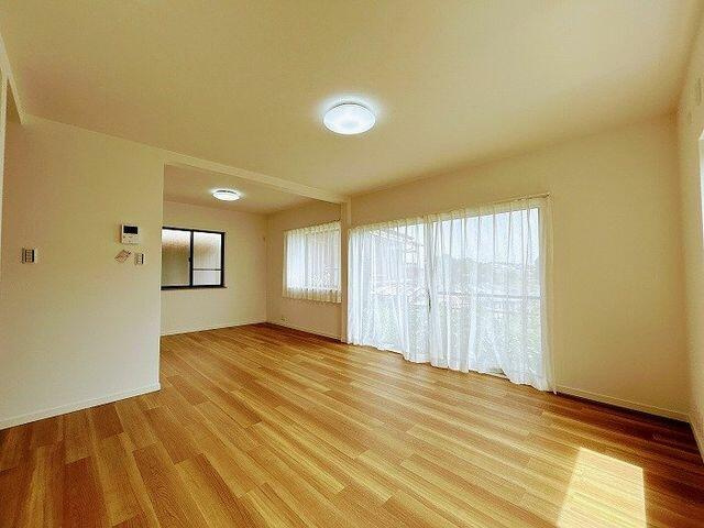 船橋市上山町３丁目６３４‐１７の居間・リビング