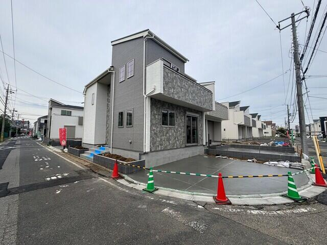 新松戸６丁目３２０番の前面道路含む現地写真