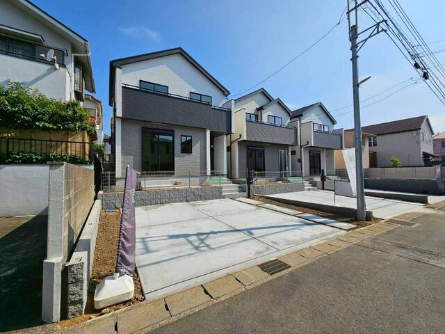 松戸市秋山３８９番の前面道路含む現地写真
