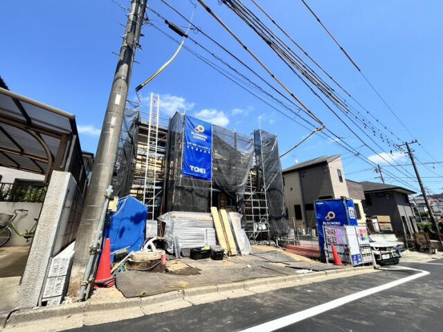 ブルーミングガーデン　船橋市大穴南４丁目１棟／１期１号棟の前面道路含む現地写真|外観