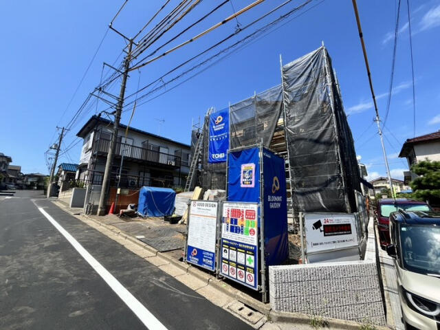 ブルーミングガーデン　船橋市大穴南４丁目１棟／１期１号棟の前面道路含む現地写真|外観