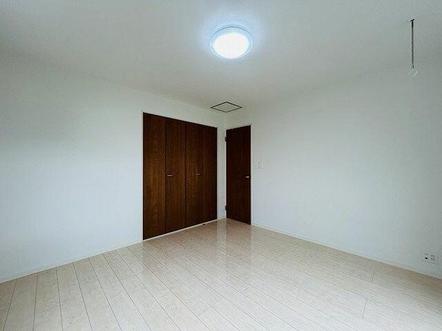 松戸市六実３丁目１１－１の洋室