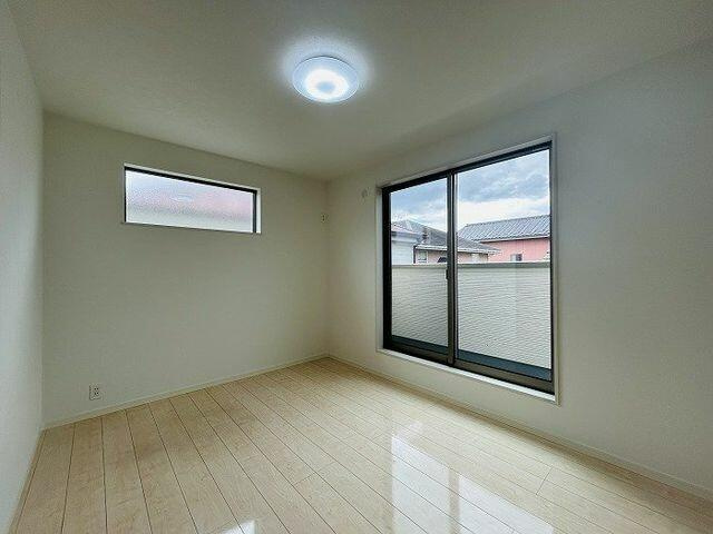 松戸市六実３丁目１１－１の洋室
