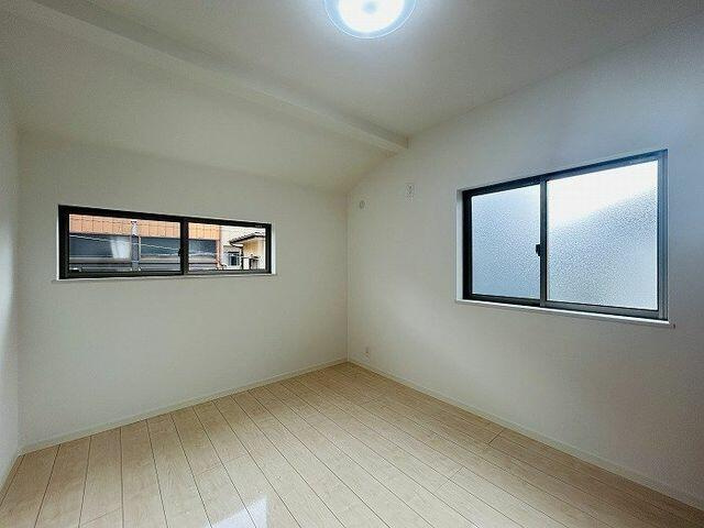 松戸市六実３丁目１１－１の洋室