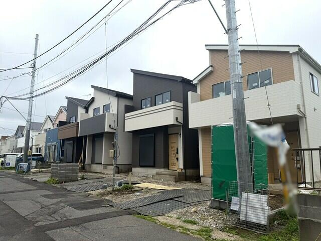 松戸市和名ヶ谷５８２番１の前面道路含む現地写真|D号棟側からの撮影。
