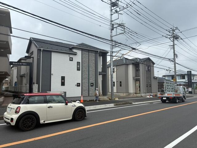 松戸新田４２６番の前面道路含む現地写真