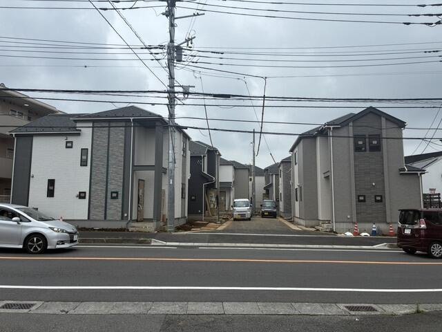 松戸新田４２６番の前面道路含む現地写真