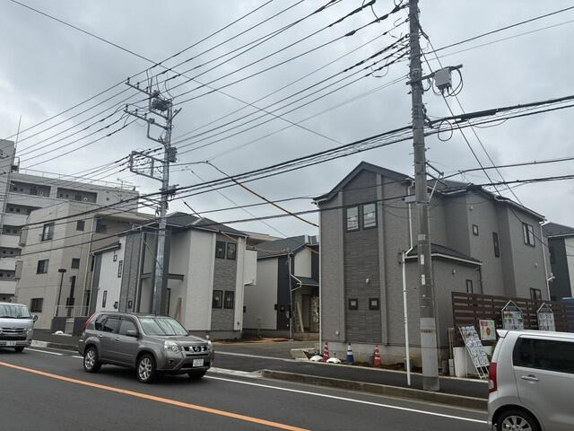 松戸新田４２６番の前面道路含む現地写真