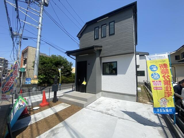 松戸新田４２０番の前面道路含む現地写真