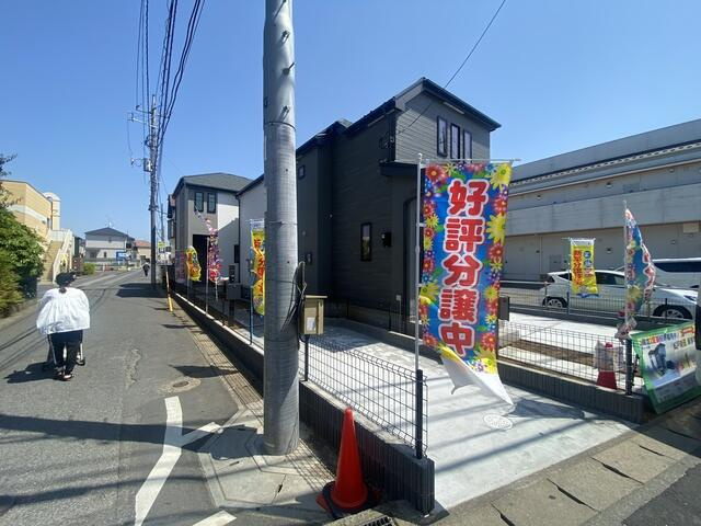 松戸新田４２０番の前面道路含む現地写真